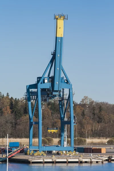 Gantry kran på bryggan — Stockfoto