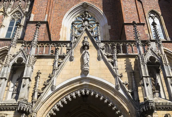 La entrada central a la Catedral de San Juan Bautista — Foto de Stock