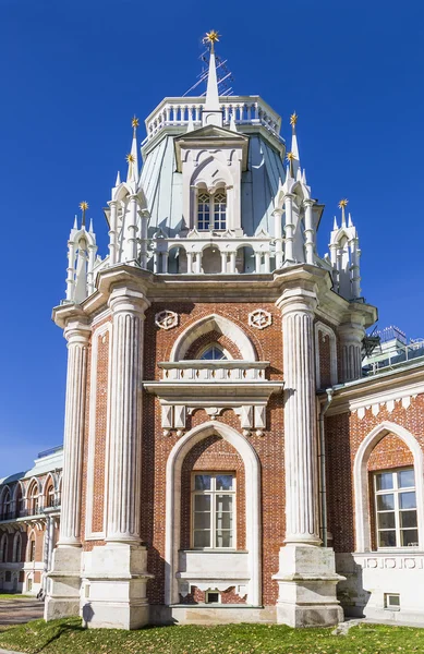 Unul dintre turnurile palatului din Tsaritsyno — Fotografie, imagine de stoc