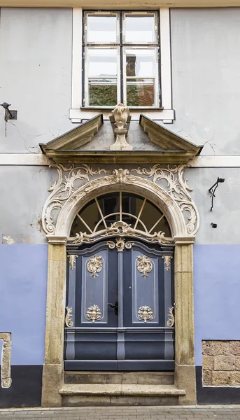 La porte d'entrée de la vieille maison — Photo