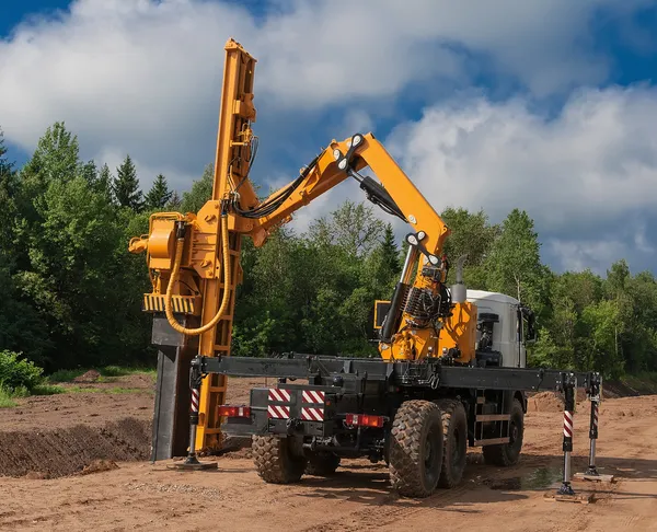 Maskin vibrationer pålning — Stockfoto