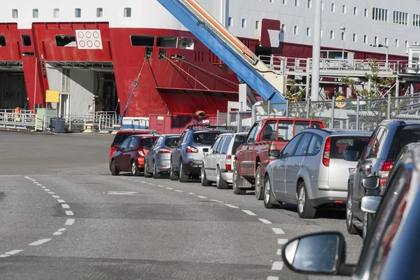 Avant le chargement dans le ferry océanique — Photo