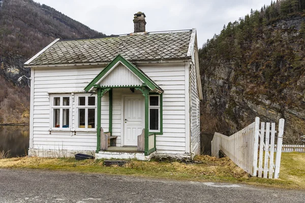 Uma pequena casa na Noruega — Fotografia de Stock