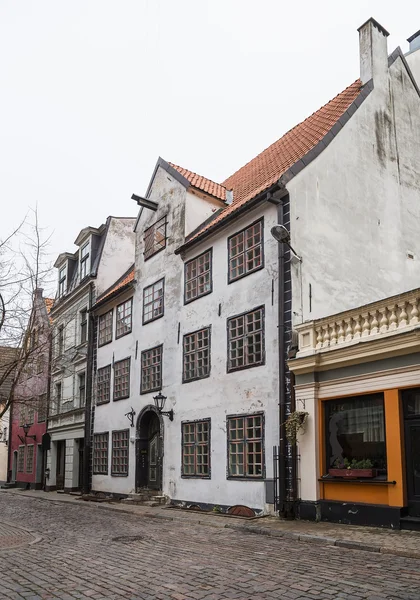 Staré domy na ulici v Rize — Stock fotografie