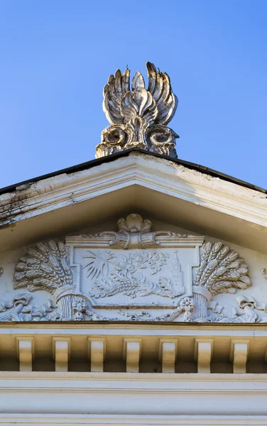 Detalj av skulptur på portiken — Stockfoto