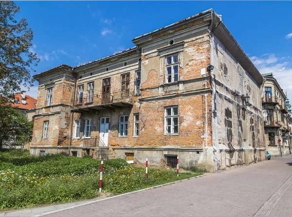 Fachada del edificio antiguo no se restaura —  Fotos de Stock