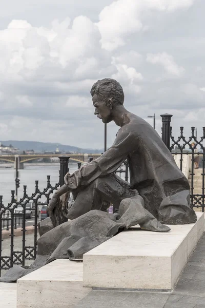 Attila Jozsef monument — Stockfoto