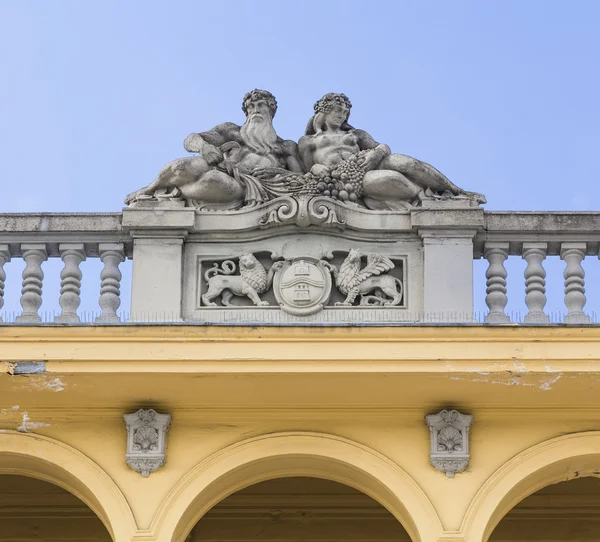 Sculptural composition on the roof — Stock Photo, Image