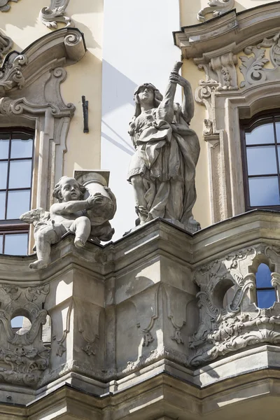 Sculptures on the facade of the University — Stock Photo, Image