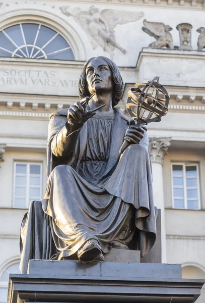 Denkmal für den großen Wissenschaftler nicholas copernicus — Stockfoto