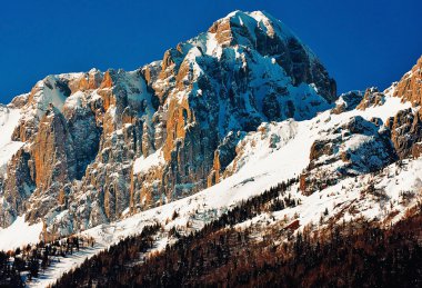 Dolomiti dağlarının zirvesinde