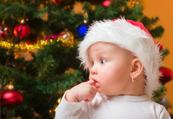 Ritratto di una bambina allegra — Foto Stock