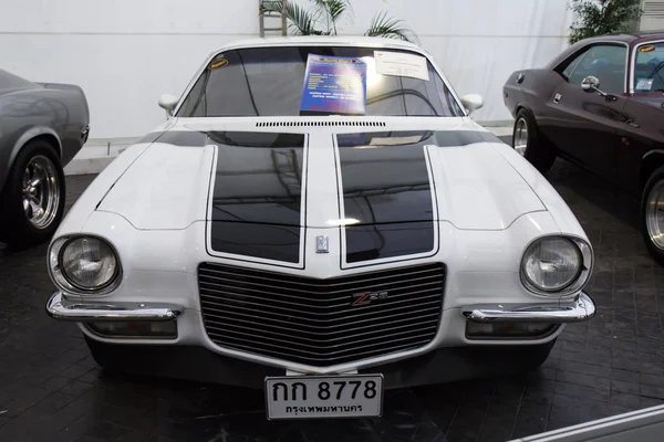 BANGKOK - JUNHO 22 Chevrolet Camaro personalizado 1973 em exposição no The — Fotografia de Stock