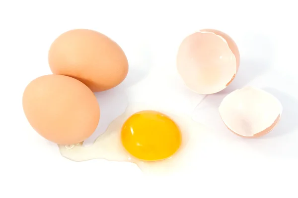 Crash-Ei isoliert auf weißem Hintergrund — Stockfoto