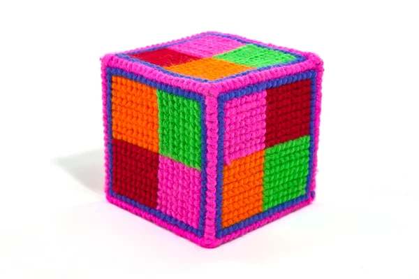 Cube coloré faire à partir de laine à tricoter — Photo
