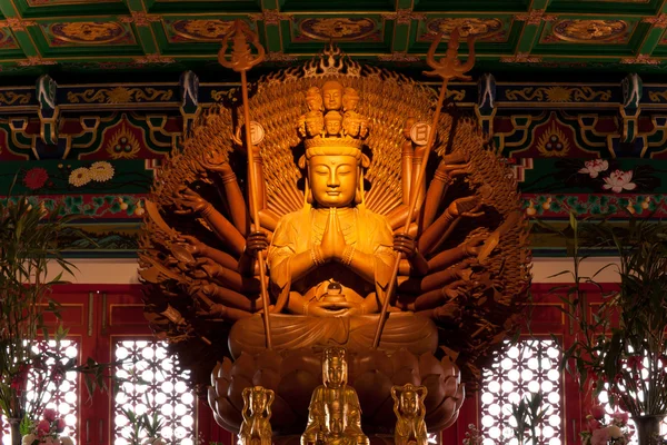 Chinesischer Gott im thailändischen Tempel — Stockfoto