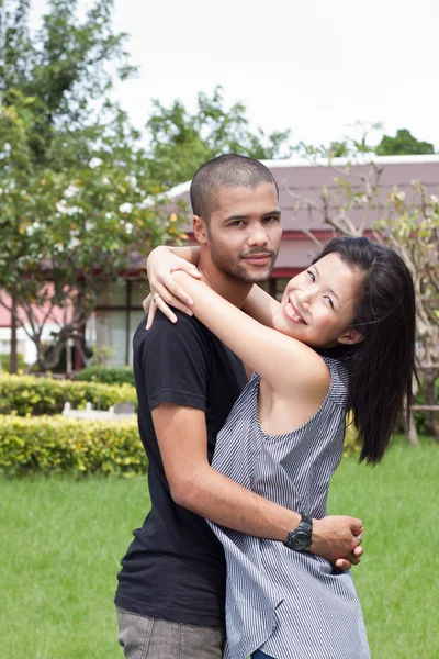 Africain homme et asiatique femme amant — Photo