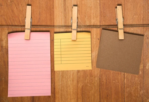 Close up of a notes and a clothes pegs on wood wall — Stock Photo, Image