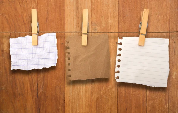 Close up of a notes and a clothes pegs on wood wall — Stock Photo, Image