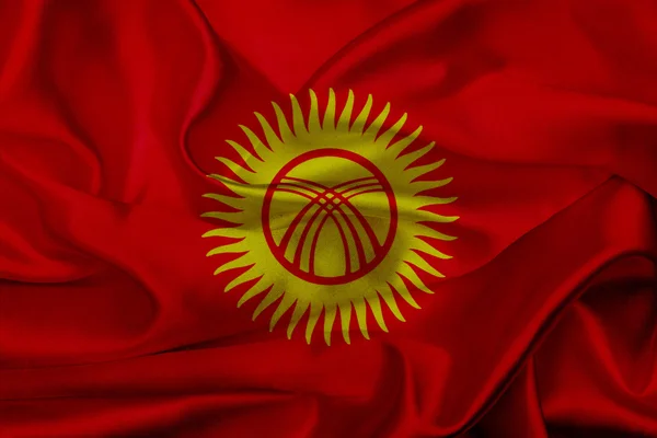 키르기스스탄 그런 지 흔들며 깃발 — 스톡 사진