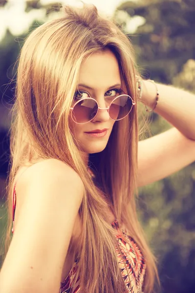 Hippie ragazza in posa — Foto Stock