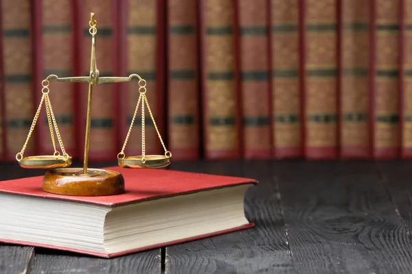 Concepto Ley Libro Leyes Abierto Con Mazo Jueces Madera Sobre — Foto de Stock