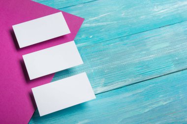 Kartvizitler boş. Renk arkaplan modeli. Düz Yat. metin için boşluk kopyala.