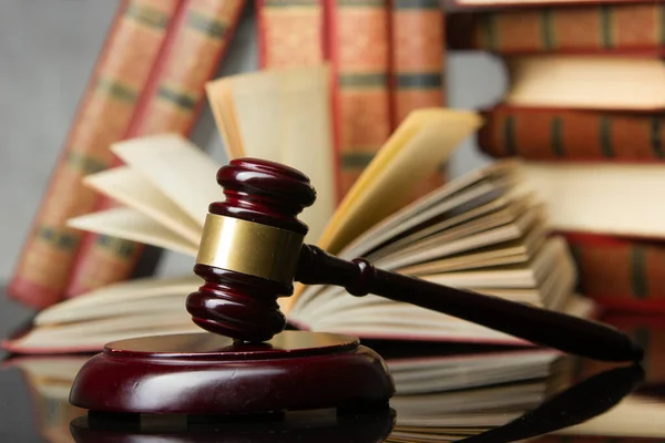 Concepto Ley Legal Justicia Libro Leyes Abierto Con Mazo Jueces — Foto de Stock