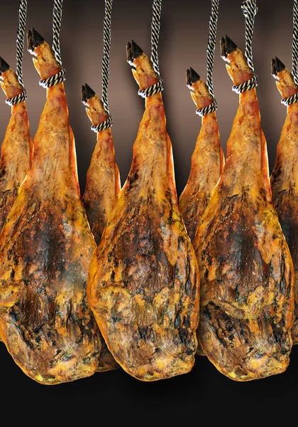 Tutta Gamba Diversi Prosciutto Spagnolo Iberico Serrano Appeso Una Corda — Foto Stock