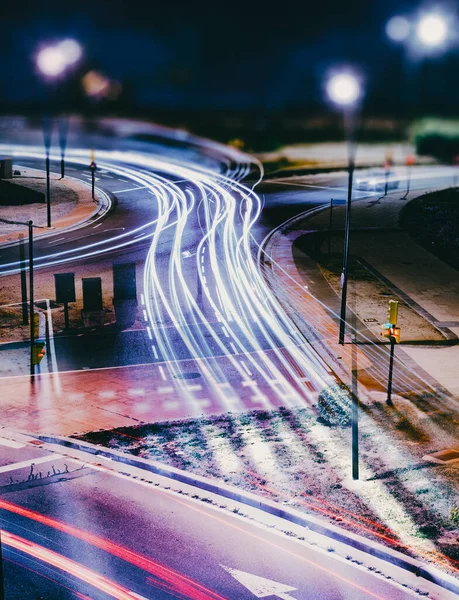 Abstrakt Rörelseoskärpa Och Trafikljus Staden Ljusspår Gatan Natten — Stockfoto