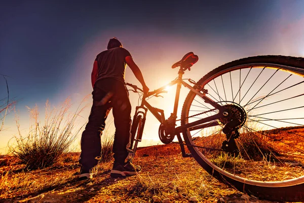 Cykel Och Solnedgångslandskap Fritid Utomhus Med Mountainbike Extrem Sport Och — Stockfoto