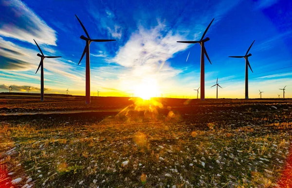 Windturbines Voor Elektriciteitsopwekking Met Kopieerruimte Groene Energie Concept Windmolen Boerderij — Stockfoto