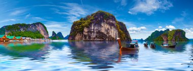 Manzaralı Phuket manzarası. Deniz burnu ve paradisial cennet plajı Tayland denizi ve adası. Maceralar ve egzotik seyahat konsepti..