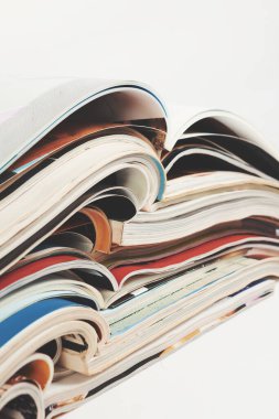 Beyaz arka plan üzerinde moda makaleleri ve katalog tasarımı. Gazete ve günlük. Eğlence ve rahatlık. Dergi ve kitap arkaplanda yayınlama.