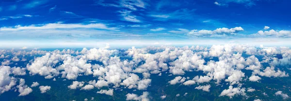 Panorama Ciel Ciel Bleu Clair Nuages Blancs Panorama Nuageux Haut — Photo