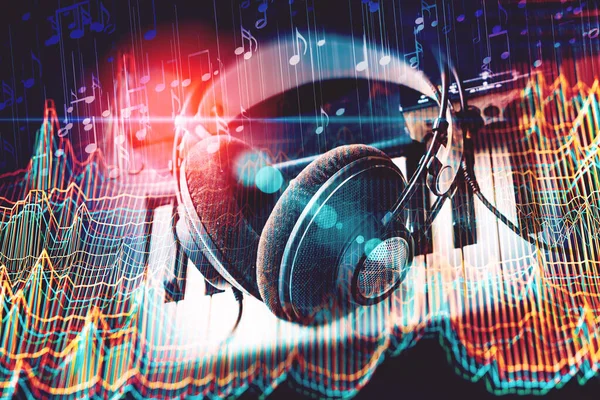 Fülhallgató Billentyűzet Felett Színes Fények Háttér Song Digitális Zenei Koncepció — Stock Fotó