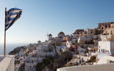 oia Köyü santorini Adası'nda Yunan bayrağı
