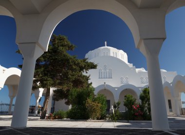 Rum Kilisesi üzerinde santorini
