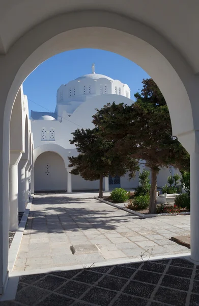 Греческая церковь на Санторини — стоковое фото