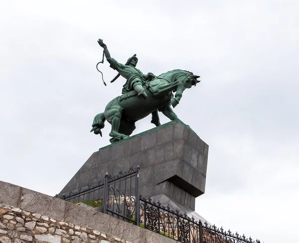 ウファ、バシコルトスタン サラワッ バーカザンロコモティフヤロスラブリの記念碑 — ストック写真
