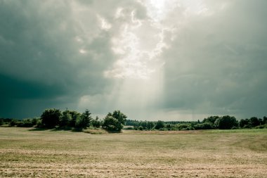 Güneş Bulutların arasından geliyor