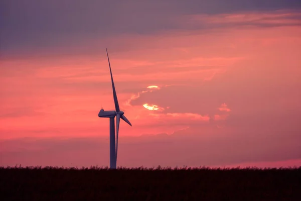 Vindmølle Vakker Fiolett Solnedgang Landsbygda Landskap – stockfoto