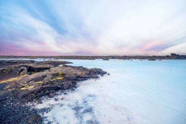 Blaue Lagune Gefüllt Mit Mineralien Und Umgeben Von Vulkanischen Klippen — Stockfoto