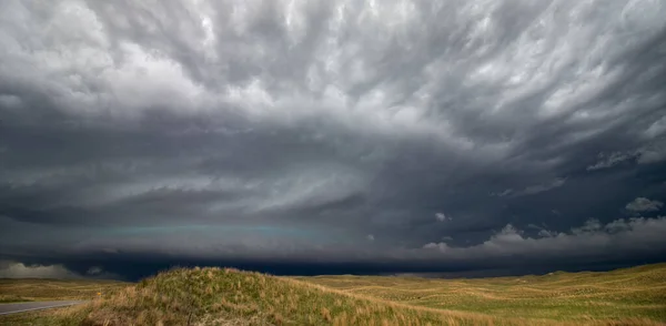 Una Enorme Tormenta Súper Células Llena Cielo Sobre Región Colinas —  Fotos de Stock