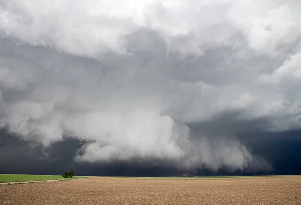 Light Shines Thick Shelf Cloud Hanging Low Ground Severe Storm — Stock Photo, Image