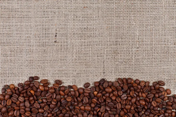 Kaffee auf Burlap — Stockfoto