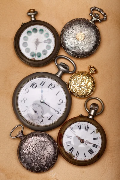 Sechs antike Taschenuhren — Stockfoto
