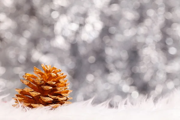 Golden pine cone and bokeh background — Stock Photo, Image
