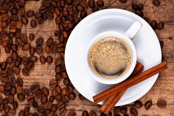 Kahve tarçın rulo ile — Stok fotoğraf