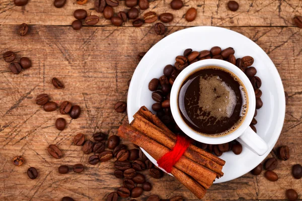 Cup of coffee with cinnamon — Stock Photo, Image